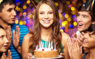 Что подарить девушке на 20 лет